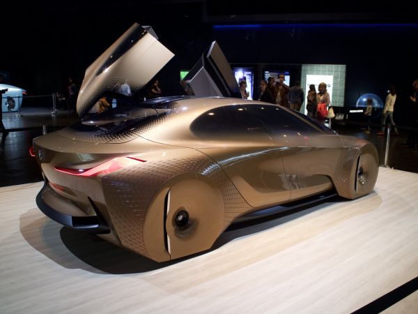 BMW VISION NEXT 100