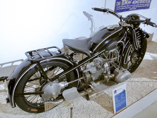 BMW R 16