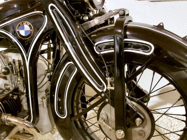 BMW R 16