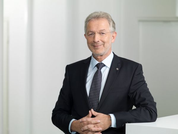 Geschäftsführer (seit 2009) DI (FH) Gerhard Wölfel