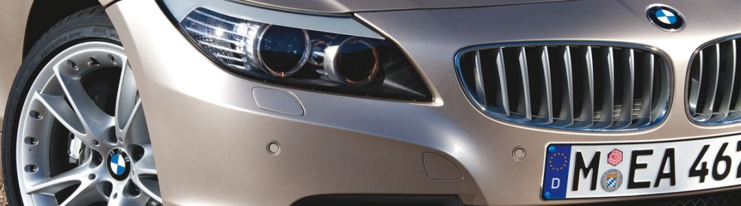 Der neue BMW Z4 sDrive35i - Frontpartie mit Bi-Xenon-Scheinwerfern