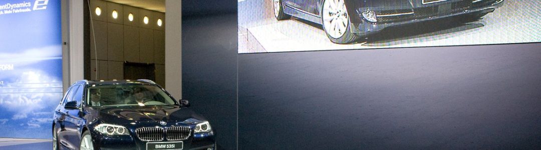 Einfahrt des neuen BMW 535i touring